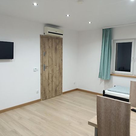Letnia Oaza "Akacja" Apartment Sobienie Jeziory Exterior foto